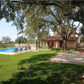 4 bedroom villa with pool near Svetvinčenat, Istria, sleeps 10